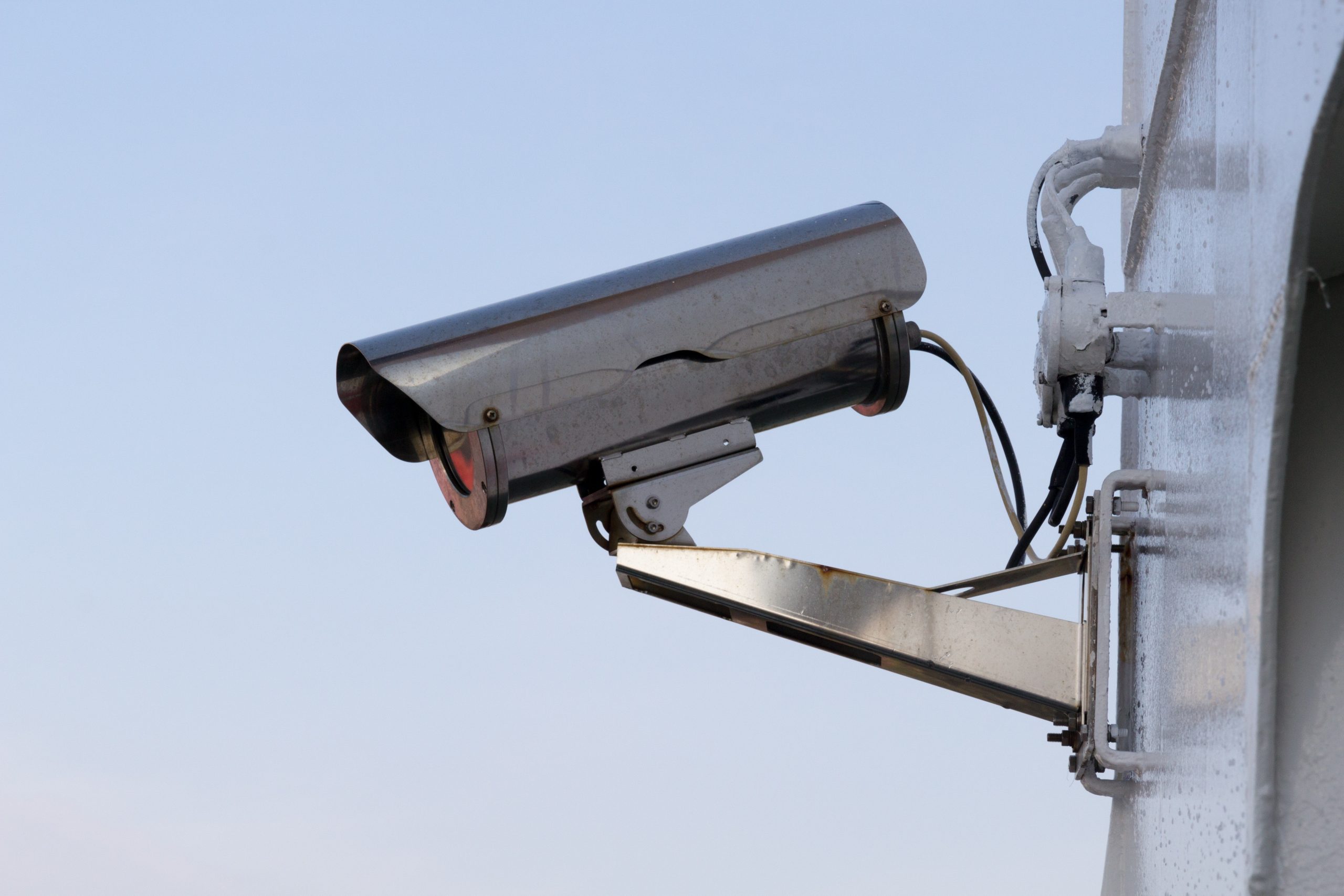 Peut-on pirater une caméra de surveillance filaire ?